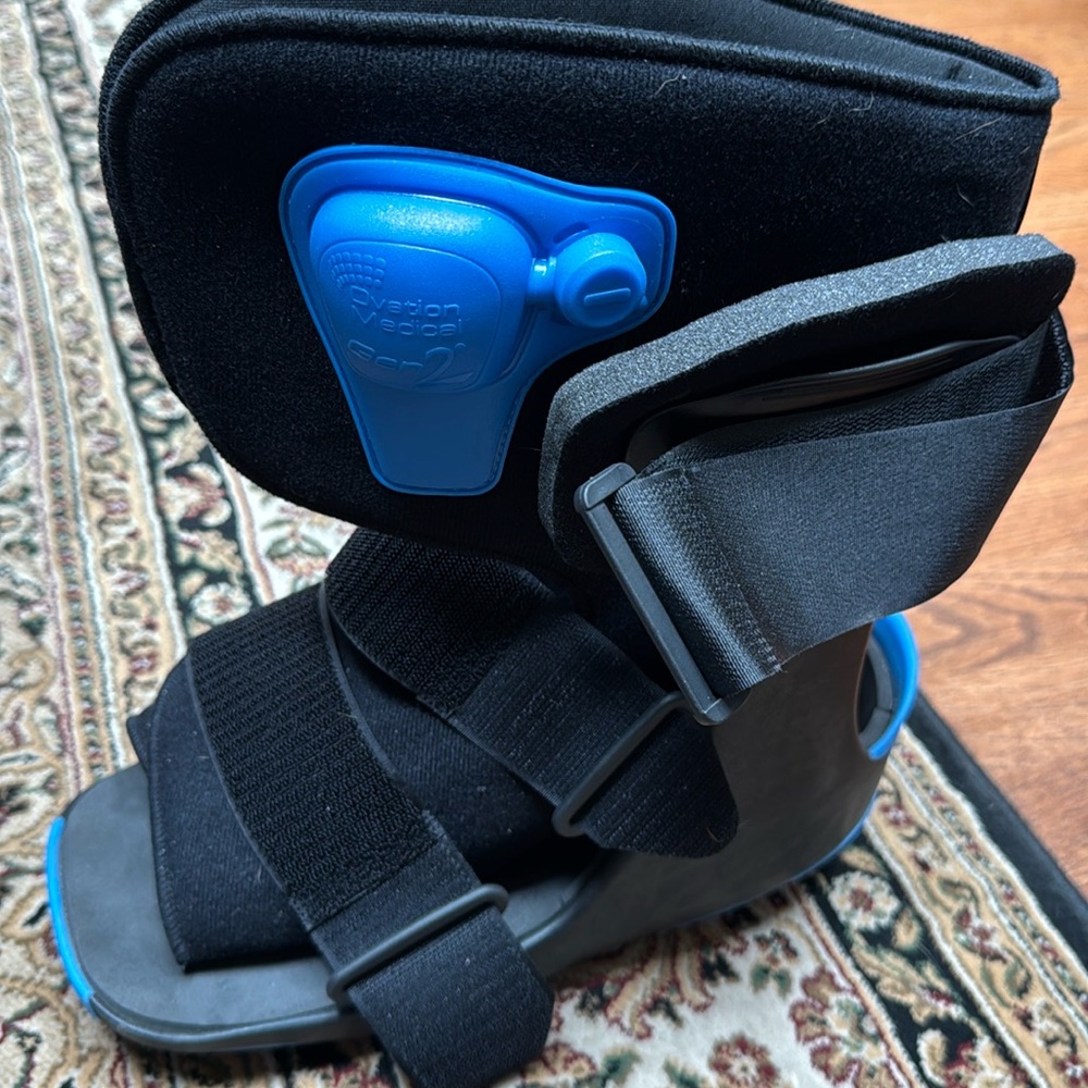 United Ortho Short Air Cam Walker Fracture Calf Boots NWT